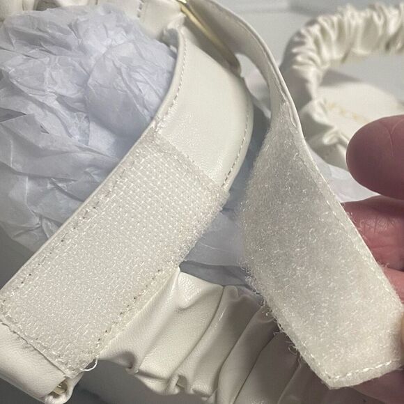 SHOEDAZZLE Taneisa Women’s Rusched Strap Wedge Sandal Size 7 White New With Defe - Picture 6 of 12